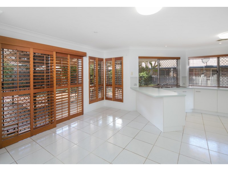 9 Beachside Court, Victoria Point QLD 4165