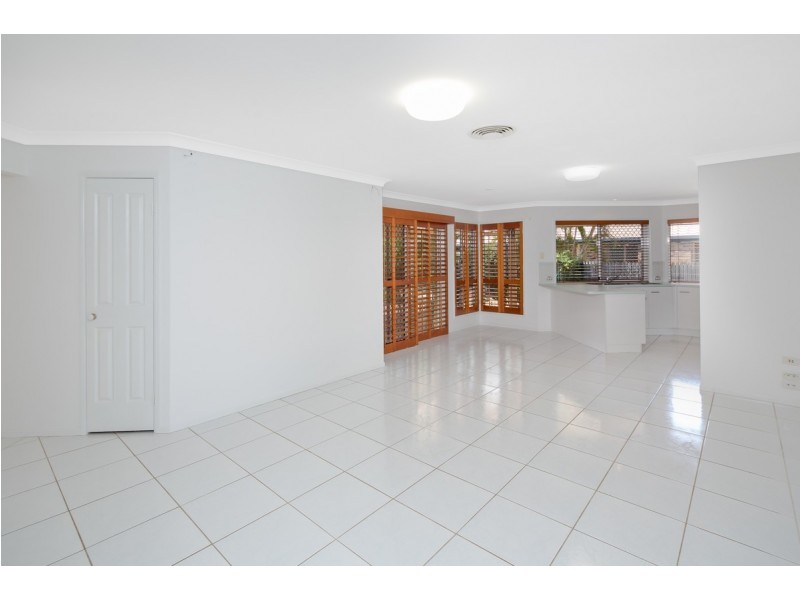 9 Beachside Court, Victoria Point QLD 4165