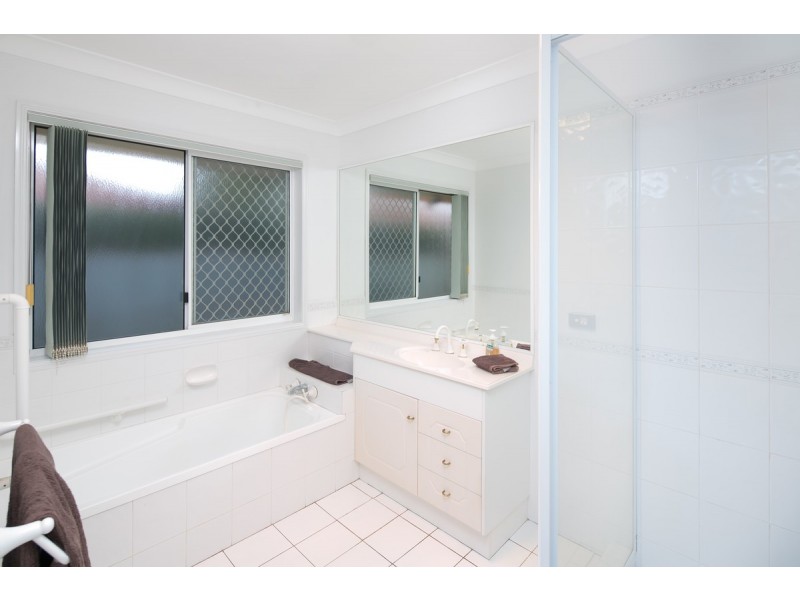 9 Beachside Court, Victoria Point QLD 4165