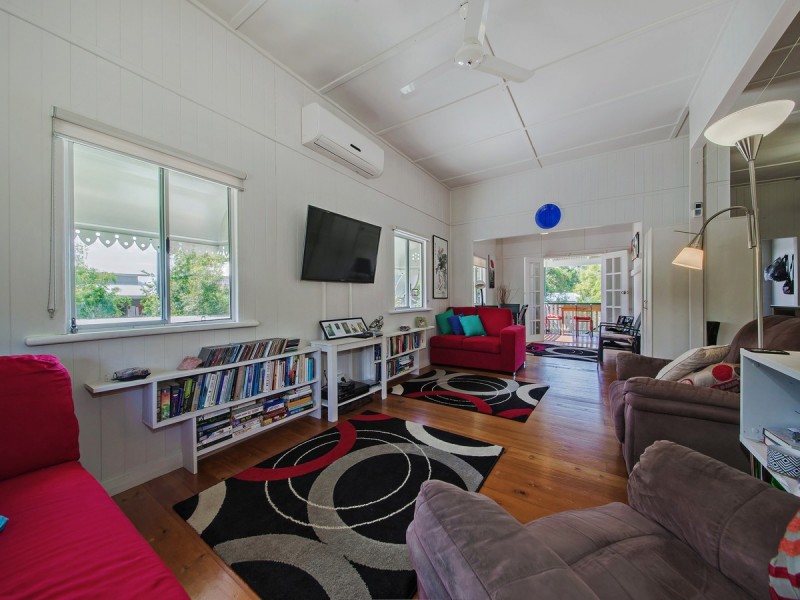 132 Main Street, Redland Bay QLD 4165