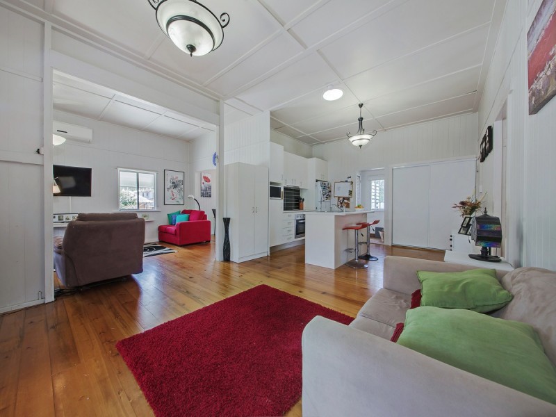 132 Main Street, Redland Bay QLD 4165