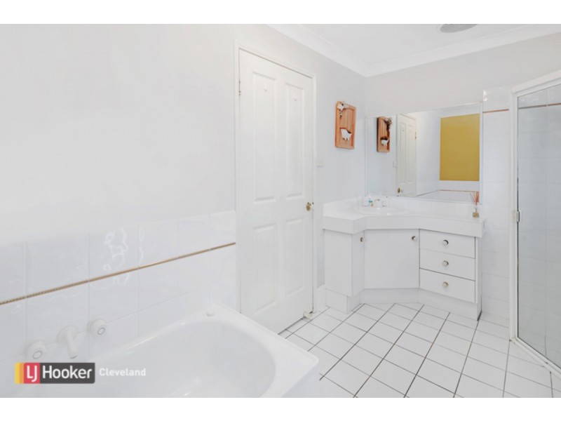 2 Buggy Place, Redland Bay QLD 4165