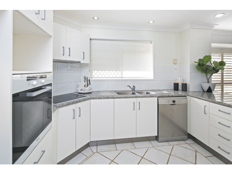 2/192 Shore Street North, Cleveland QLD 4163