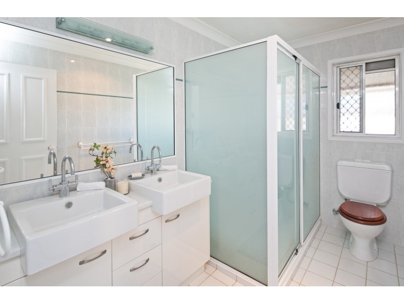 2/192 Shore Street North, Cleveland QLD 4163