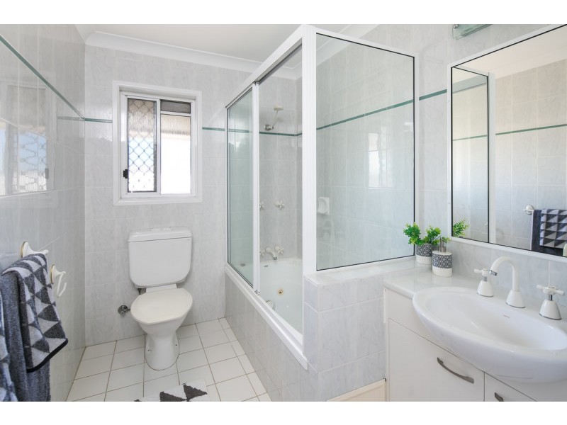 2/192 Shore Street North, Cleveland QLD 4163