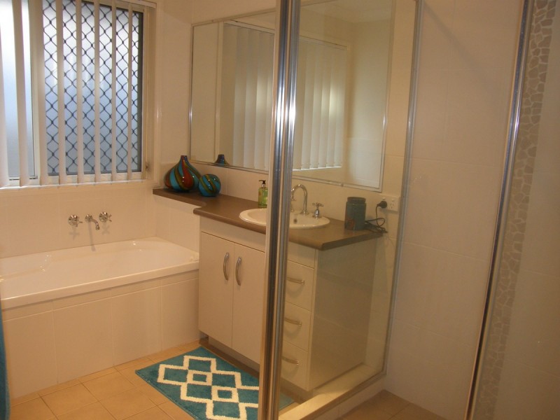 26 Emperor Drive, Redland Bay QLD 4165