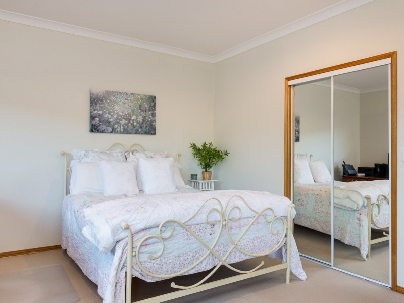 11 Creedin Court, Redland Bay QLD 4165