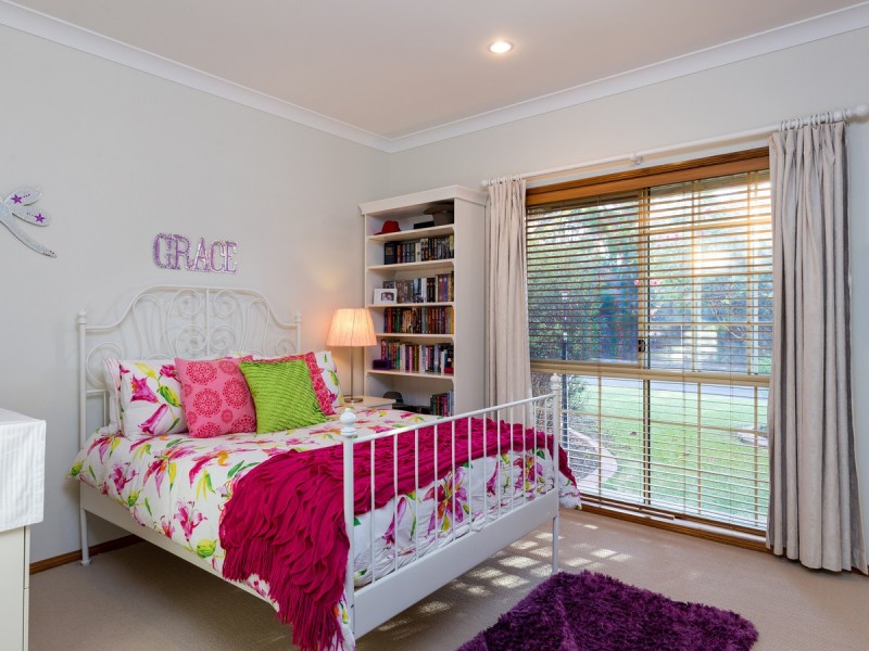 11 Creedin Court, Redland Bay QLD 4165