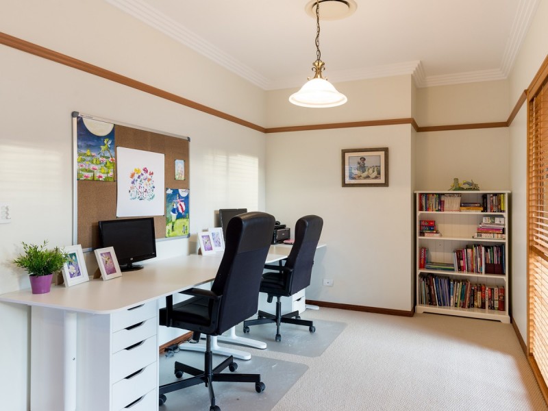 11 Creedin Court, Redland Bay QLD 4165