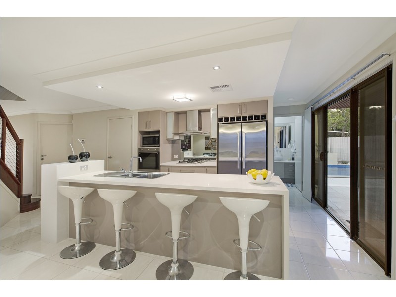 24 Compass Court, Raby Bay QLD 4163