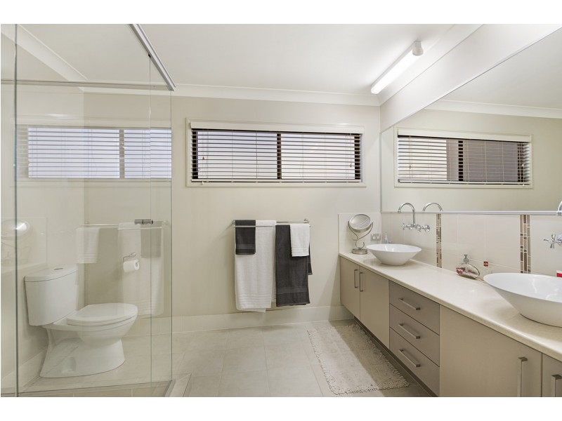 24 Compass Court, Raby Bay QLD 4163