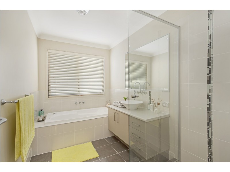 24 Compass Court, Raby Bay QLD 4163