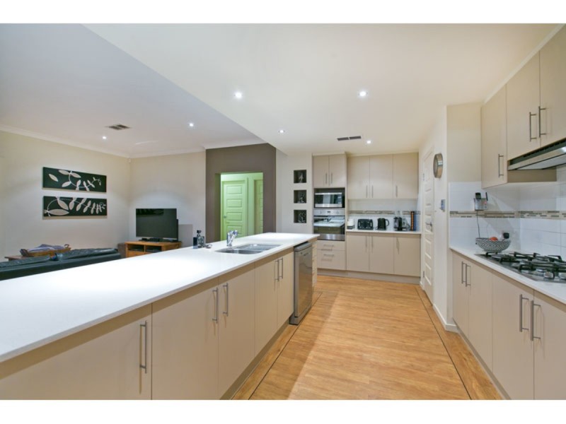 8 Seaspray Street, Thornlands QLD 4164