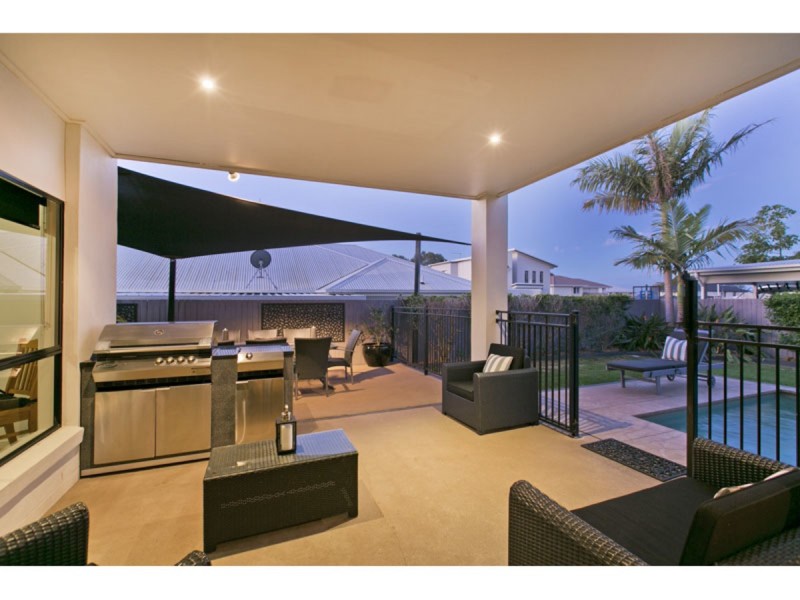 8 Seaspray Street, Thornlands QLD 4164