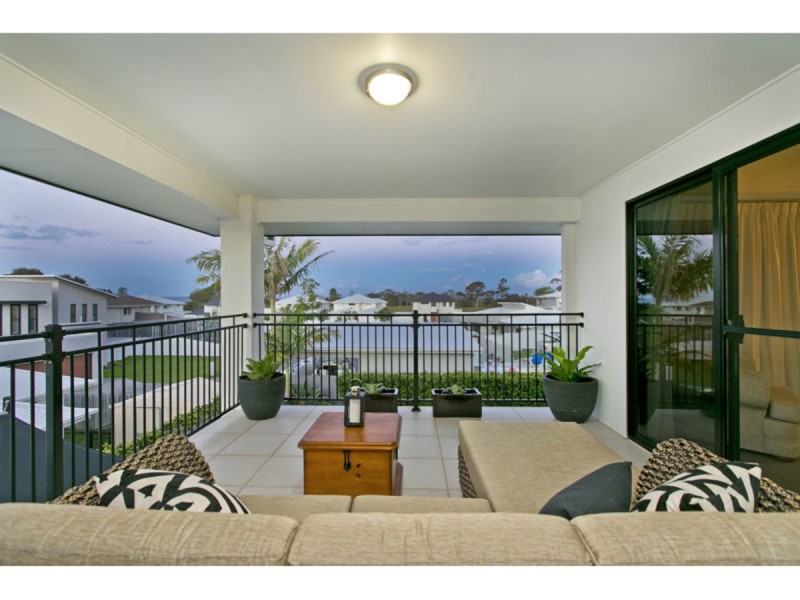 8 Seaspray Street, Thornlands QLD 4164