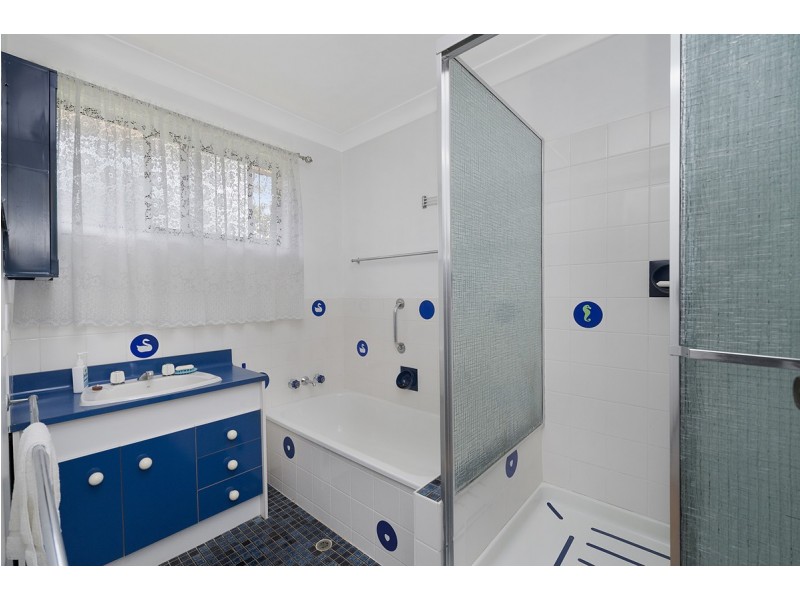 2 Christopher Street, Redland Bay QLD 4165