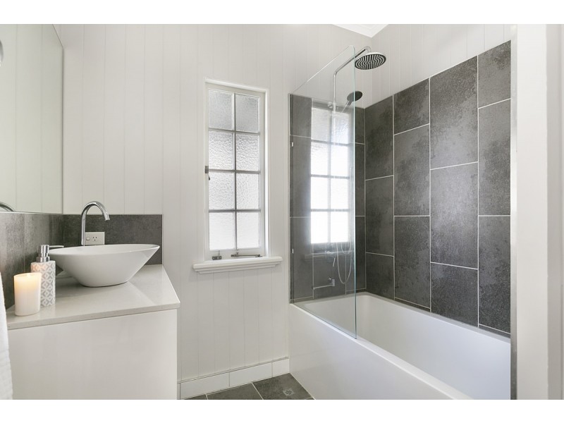 26 Noble Street, Camp Hill QLD 4152