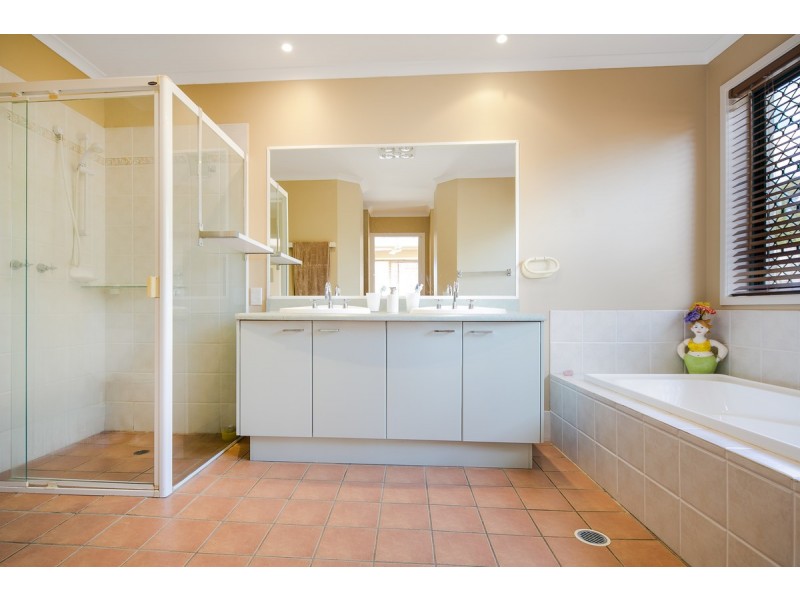 8 Flowers Street, Alexandra Hills QLD 4161