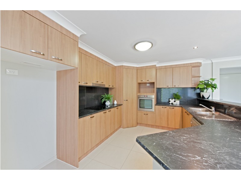 18 Hillcrest Street, Wellington Point QLD 4160