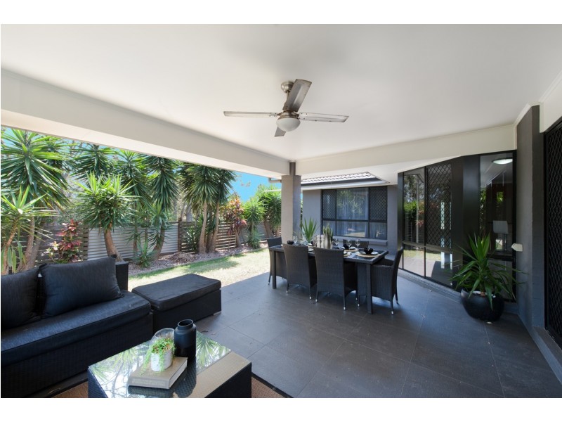 18 Hillcrest Street, Wellington Point QLD 4160