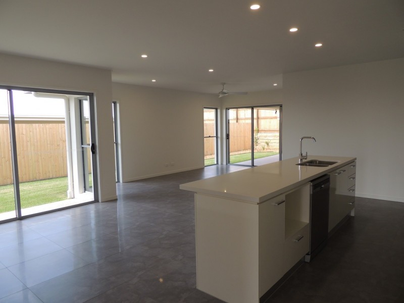18 Muller Street, Redland Bay QLD 4165