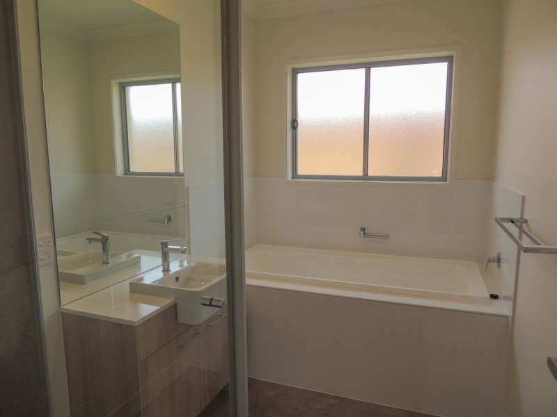 18 Muller Street, Redland Bay QLD 4165