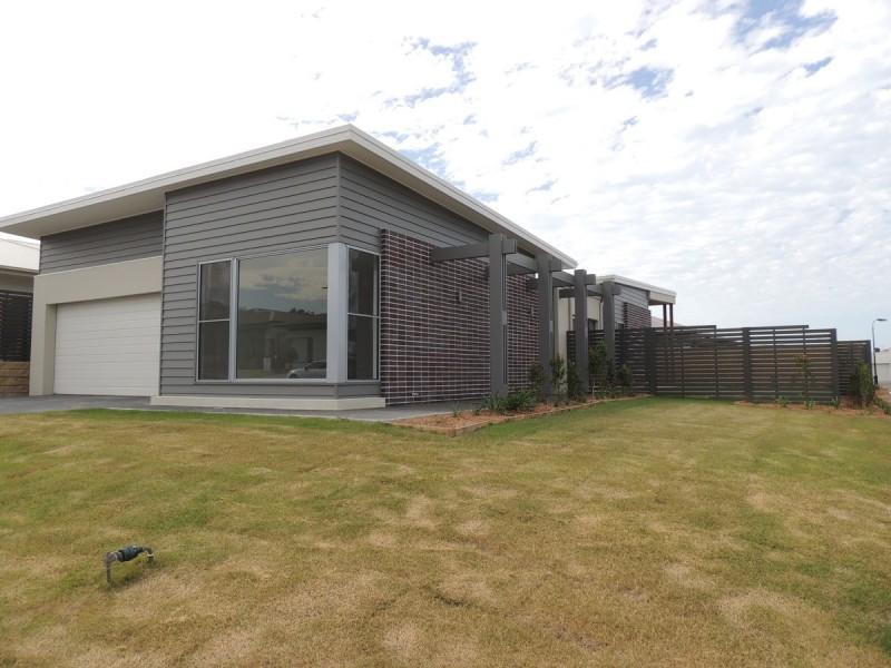 3 Ellabay Crescent, Redland Bay QLD 4165