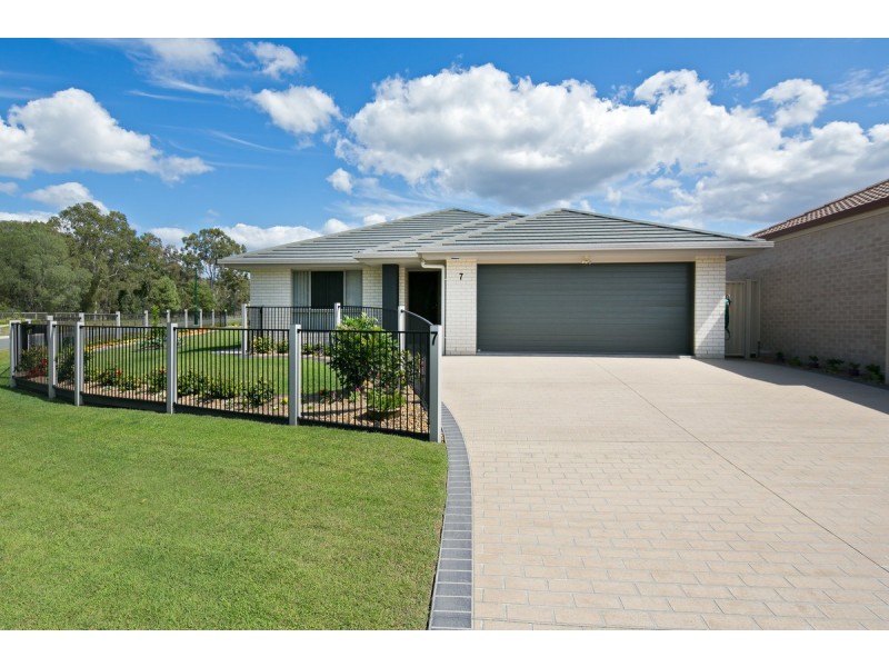 7 Prospect Crescent, Victoria Point QLD 4165