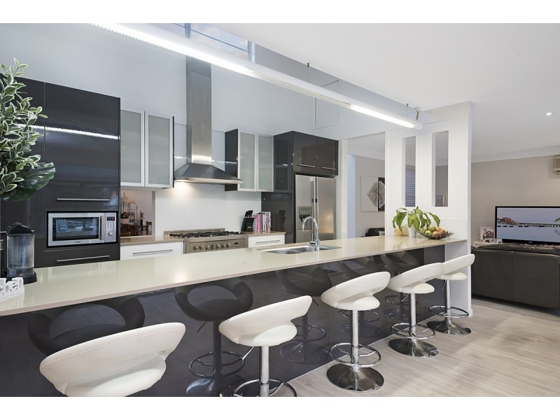 5 Captains Court, Raby Bay QLD 4163