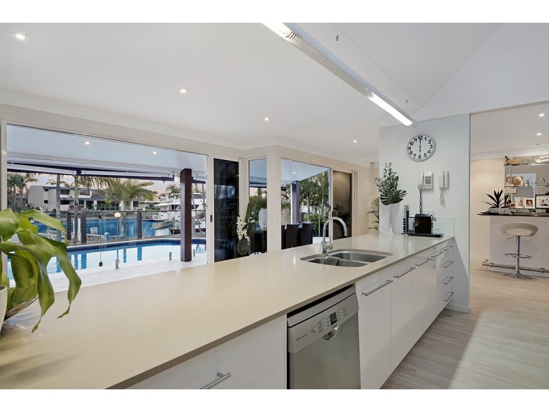 5 Captains Court, Raby Bay QLD 4163