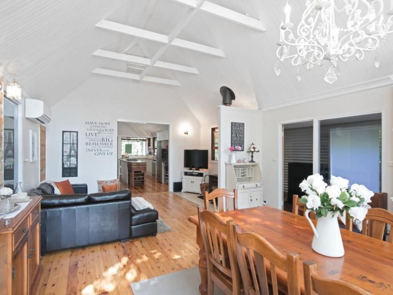 18 Moonah Street, Coochiemudlo Island QLD 4184