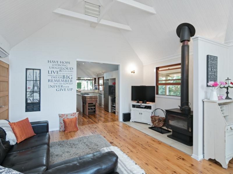 18 Moonah Street, Coochiemudlo Island QLD 4184