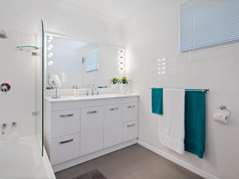 18 Moonah Street, Coochiemudlo Island QLD 4184