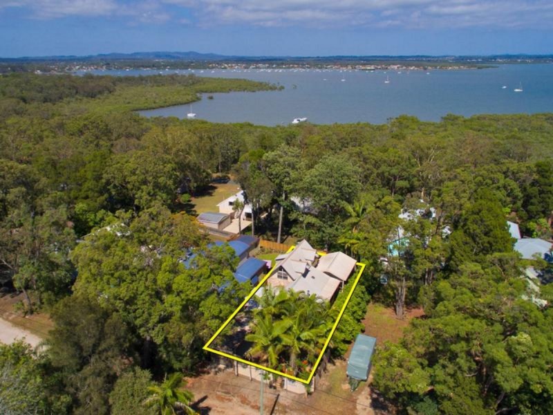 18 Moonah Street, Coochiemudlo Island QLD 4184