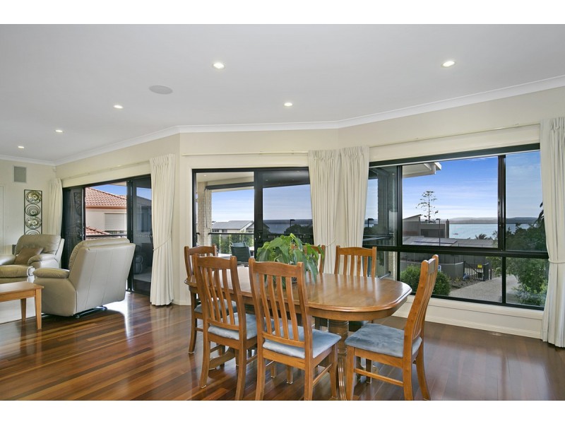 1 Baylink Drive, Redland Bay QLD 4165