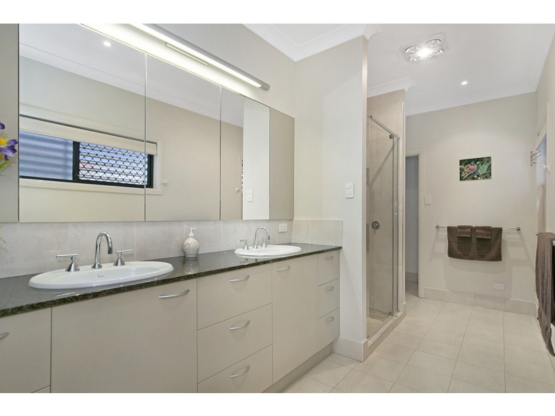 1 Baylink Drive, Redland Bay QLD 4165