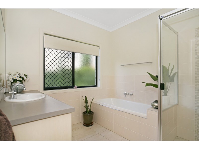 1 Baylink Drive, Redland Bay QLD 4165