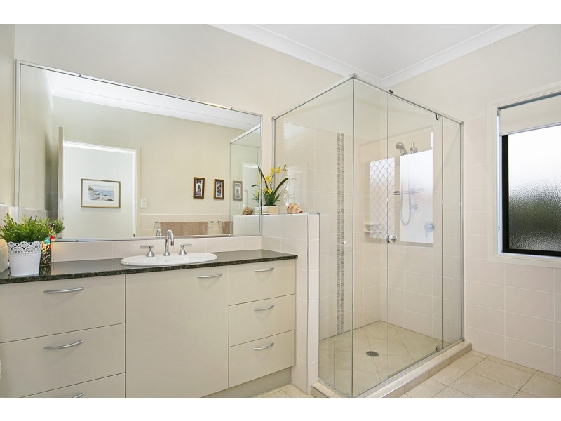 1 Baylink Drive, Redland Bay QLD 4165