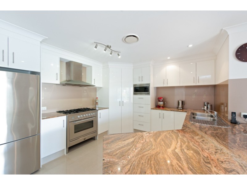 4 Huntly Place, Redland Bay QLD 4165