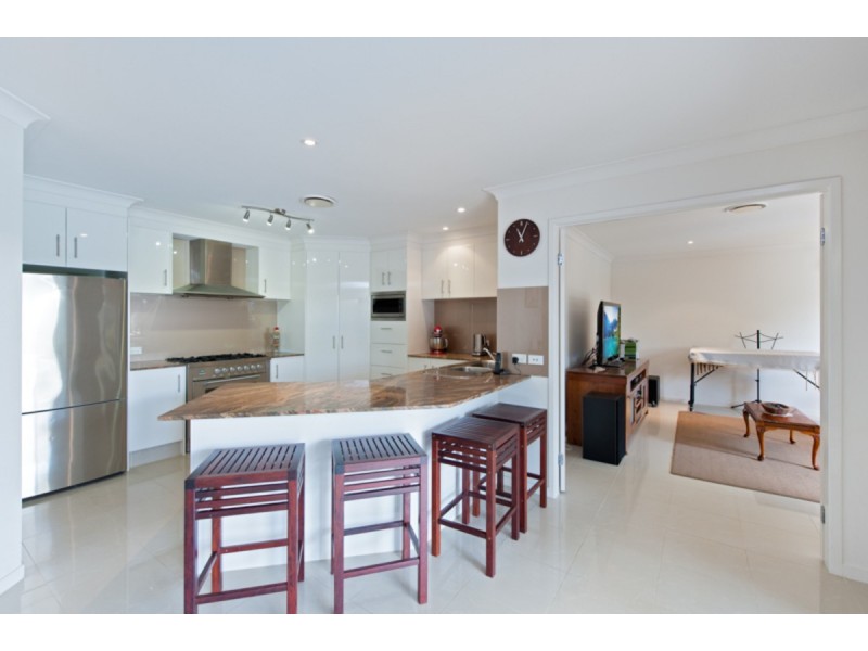 4 Huntly Place, Redland Bay QLD 4165