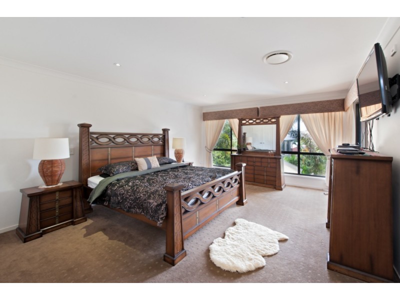 4 Huntly Place, Redland Bay QLD 4165