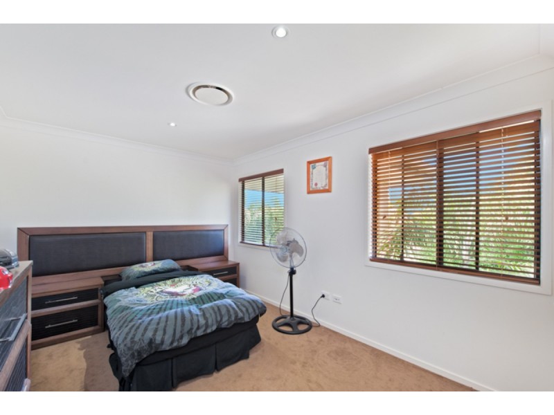 4 Huntly Place, Redland Bay QLD 4165