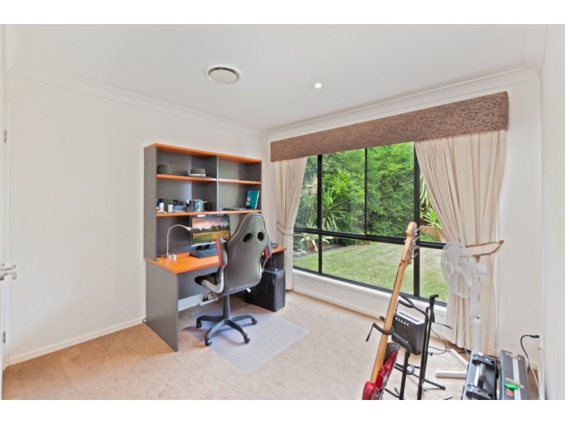 4 Huntly Place, Redland Bay QLD 4165