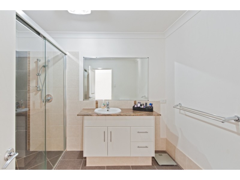 4 Huntly Place, Redland Bay QLD 4165