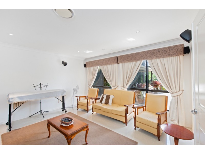 4 Huntly Place, Redland Bay QLD 4165