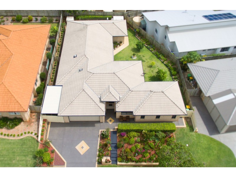 2 Pitman Place, Redland Bay QLD 4165