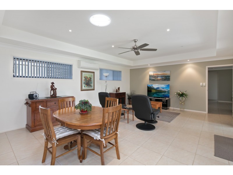 2 Pitman Place, Redland Bay QLD 4165