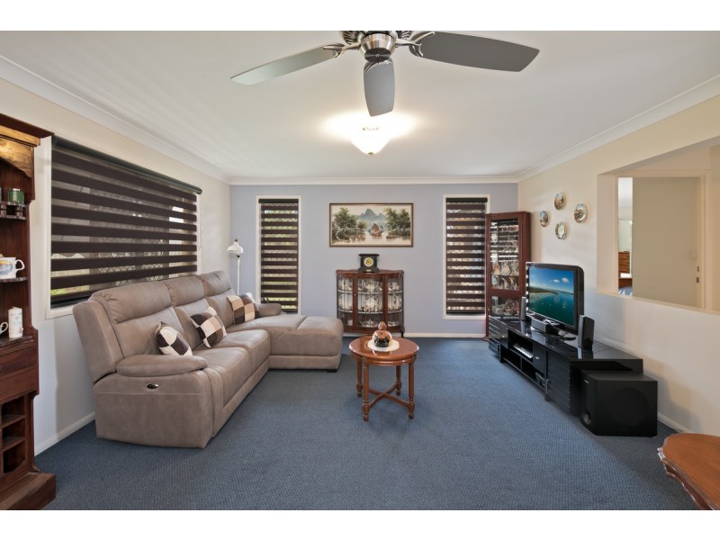 2 Pitman Place, Redland Bay QLD 4165