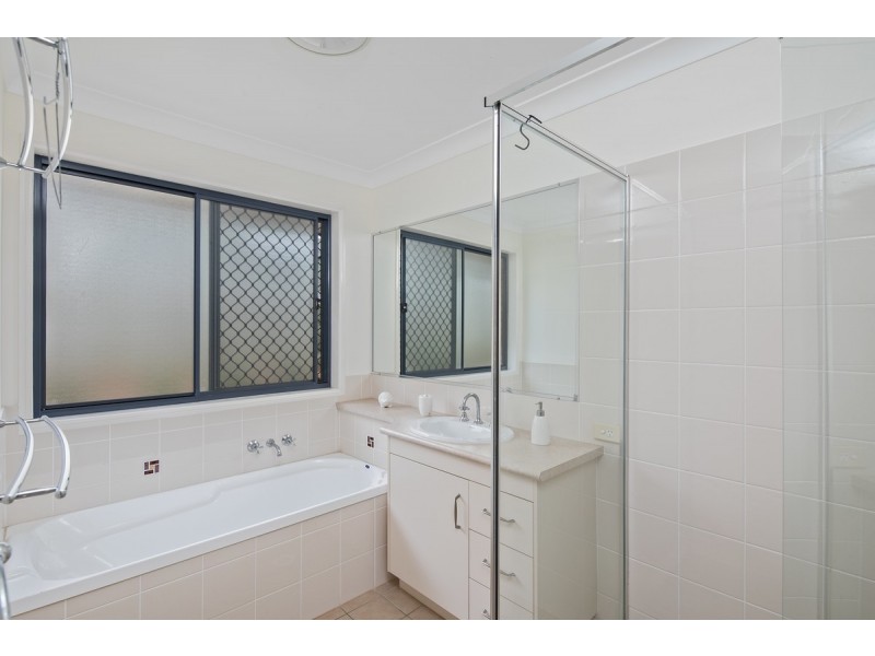 2 Pitman Place, Redland Bay QLD 4165
