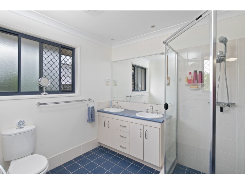 2 Pitman Place, Redland Bay QLD 4165